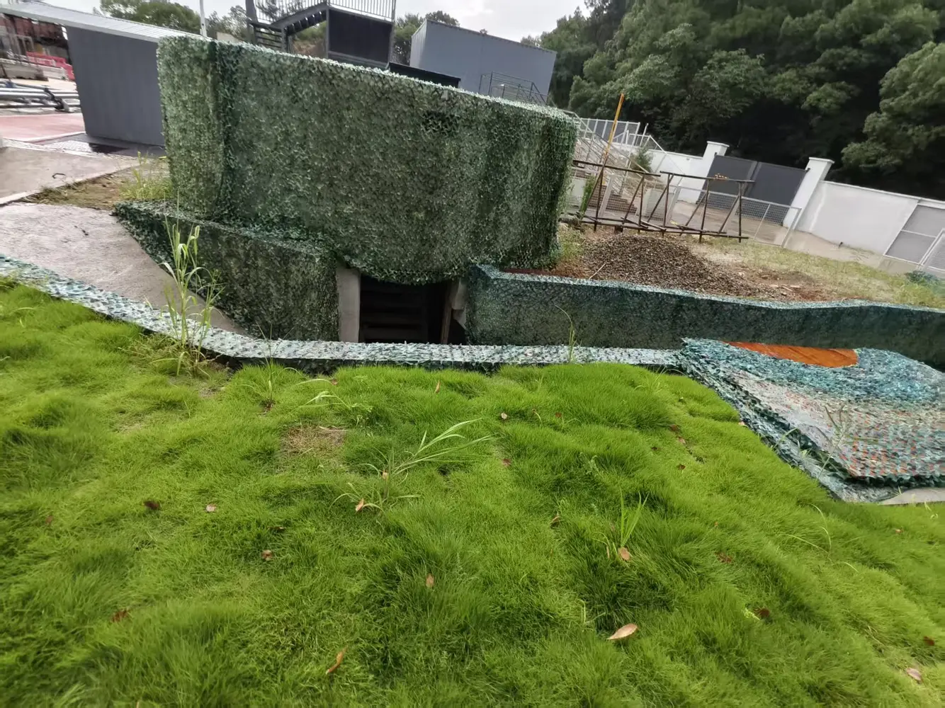 迷彩隔墙通道现场实拍